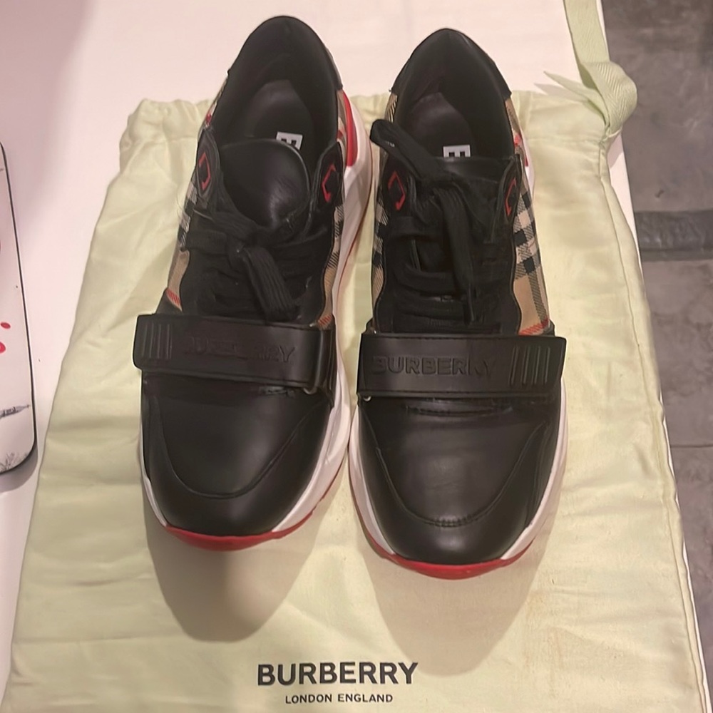 Burberry size 8 sneakers